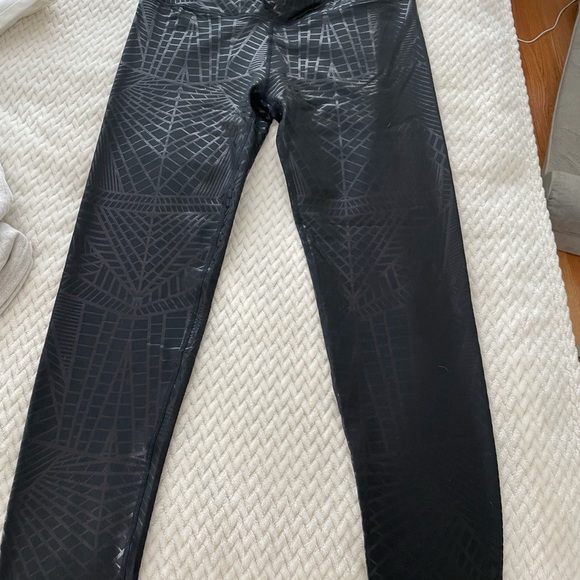 James Perse tee and fabletics leggings - Picture 7 of 7